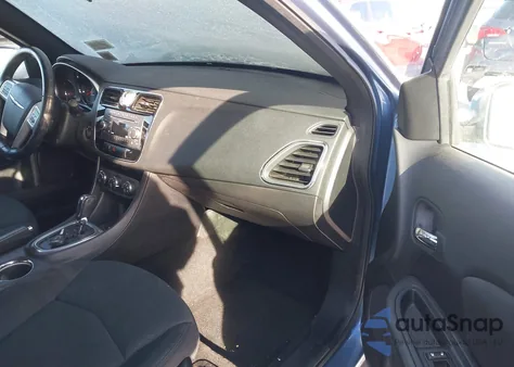 2011 Chrysler 200 Touring z USA, uszkodzony, nr VIN 1C3BC1FB3BN576836